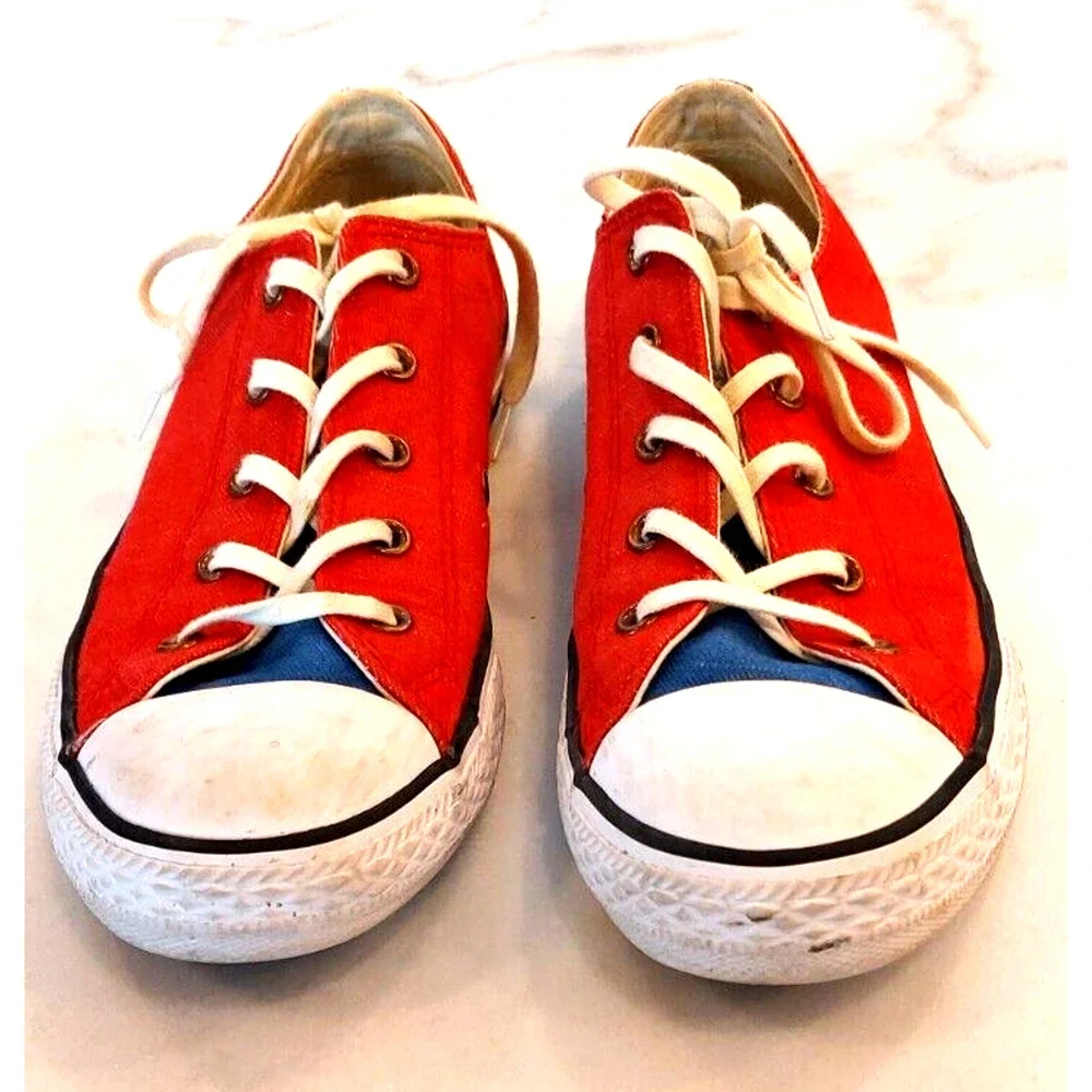 Converse All Star Sneakers - Low Top - Red & White‎ - Size 4 Junior - EUC